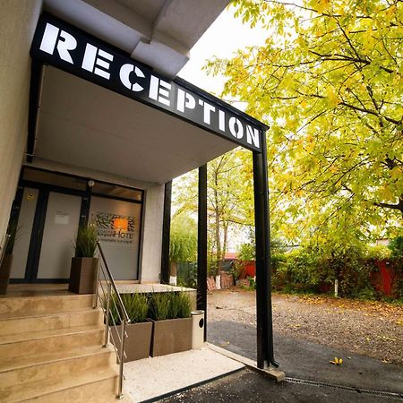 Bucharest Airport Accomodation Aparthotel Otopeni Ngoại thất bức ảnh