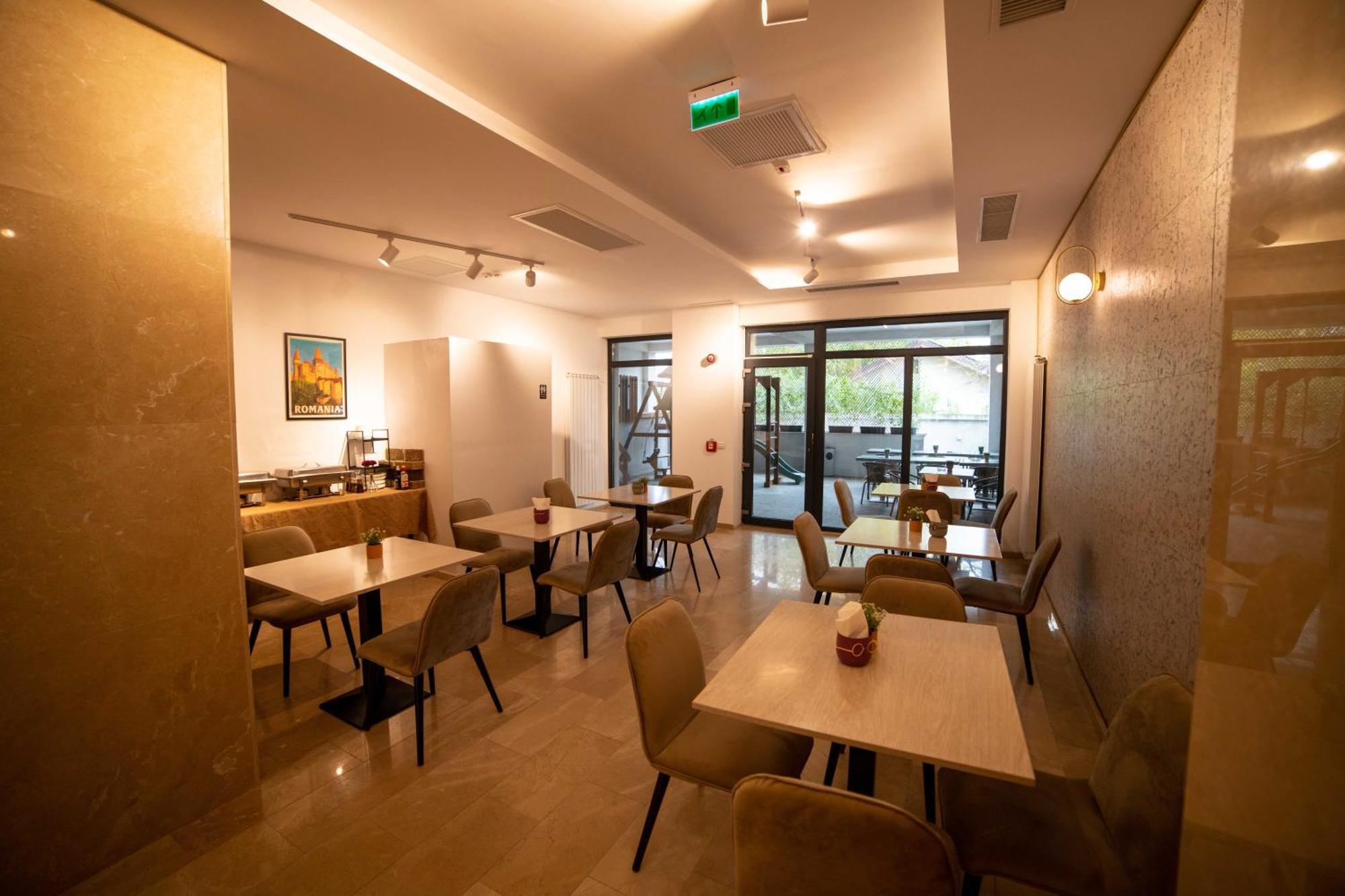 Bucharest Airport Accomodation Aparthotel Otopeni Ngoại thất bức ảnh