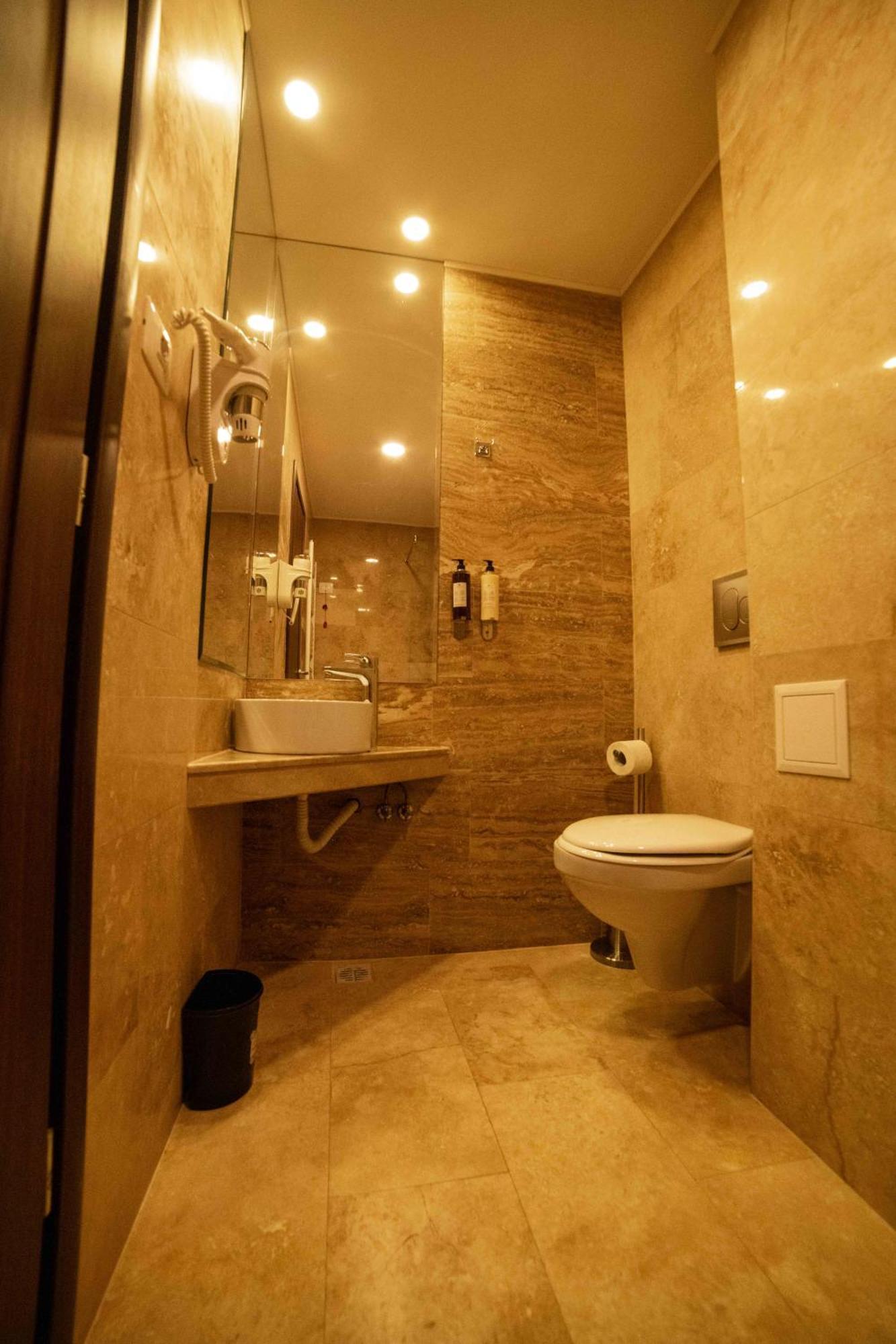 Bucharest Airport Accomodation Aparthotel Otopeni Ngoại thất bức ảnh