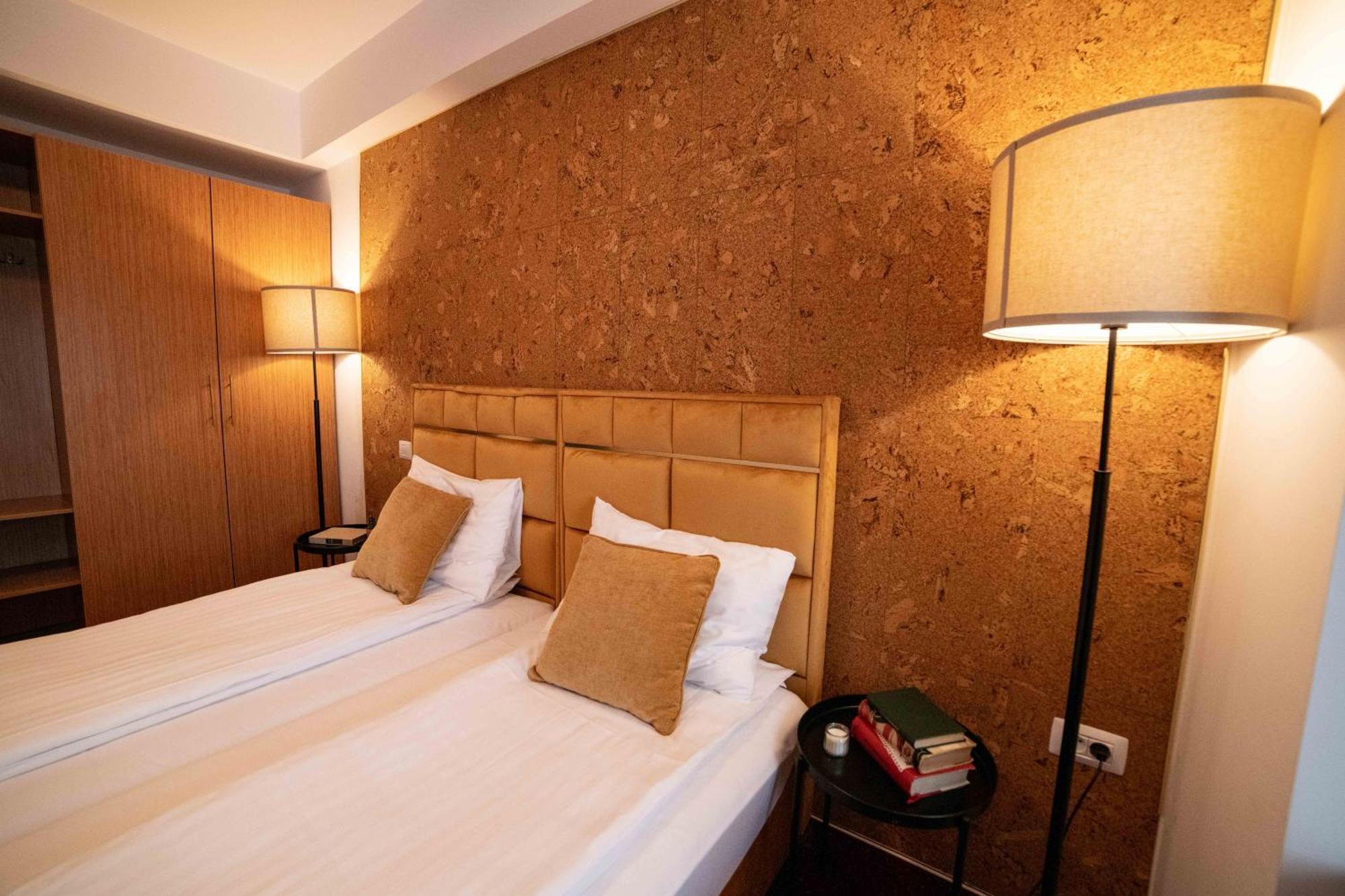 Bucharest Airport Accomodation Aparthotel Otopeni Ngoại thất bức ảnh