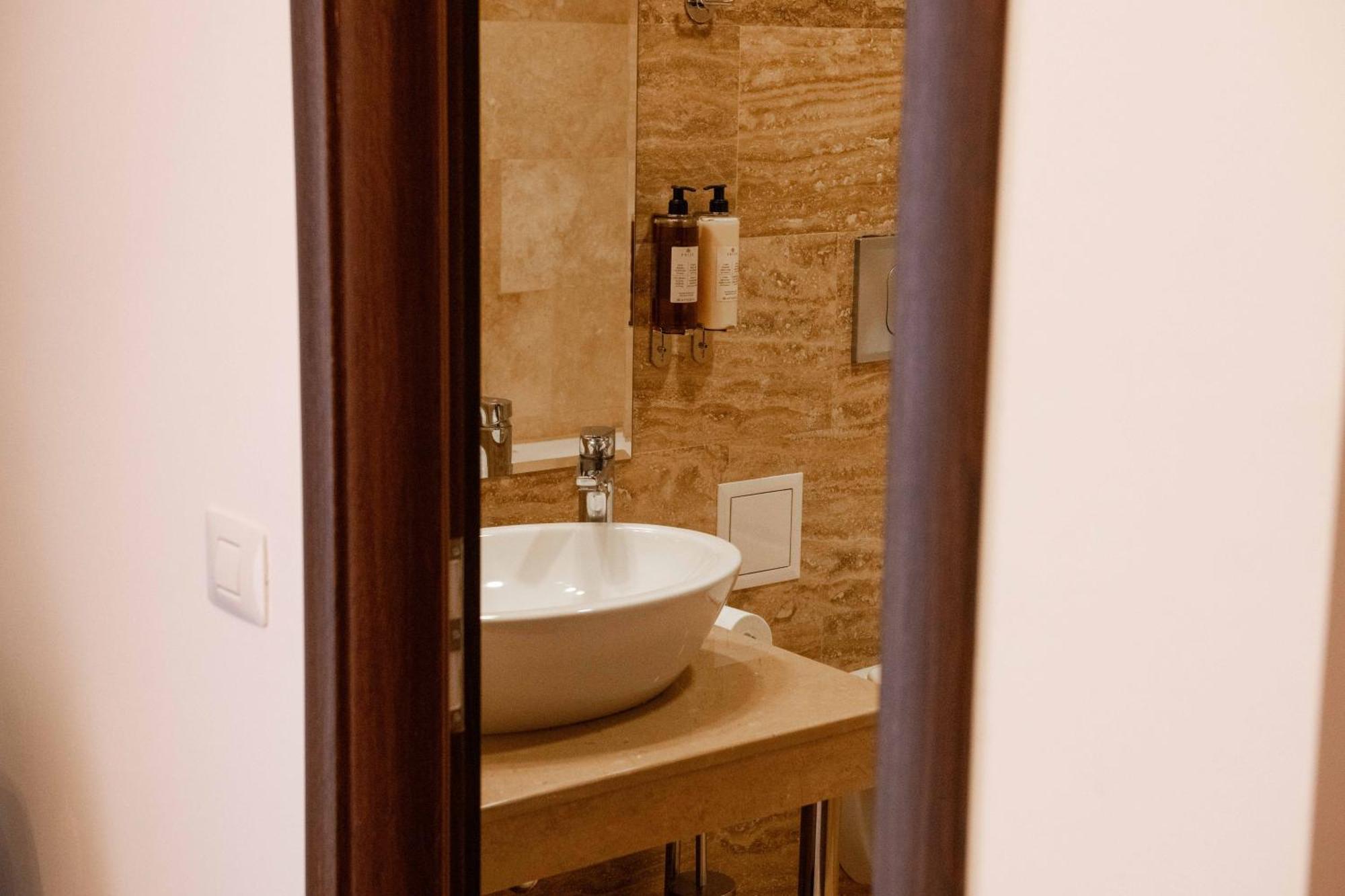 Bucharest Airport Accomodation Aparthotel Otopeni Ngoại thất bức ảnh