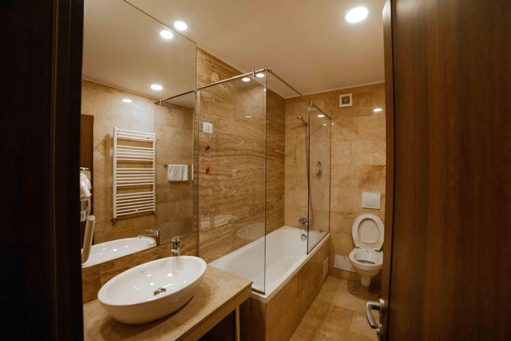 Bucharest Airport Accomodation Aparthotel Otopeni Ngoại thất bức ảnh