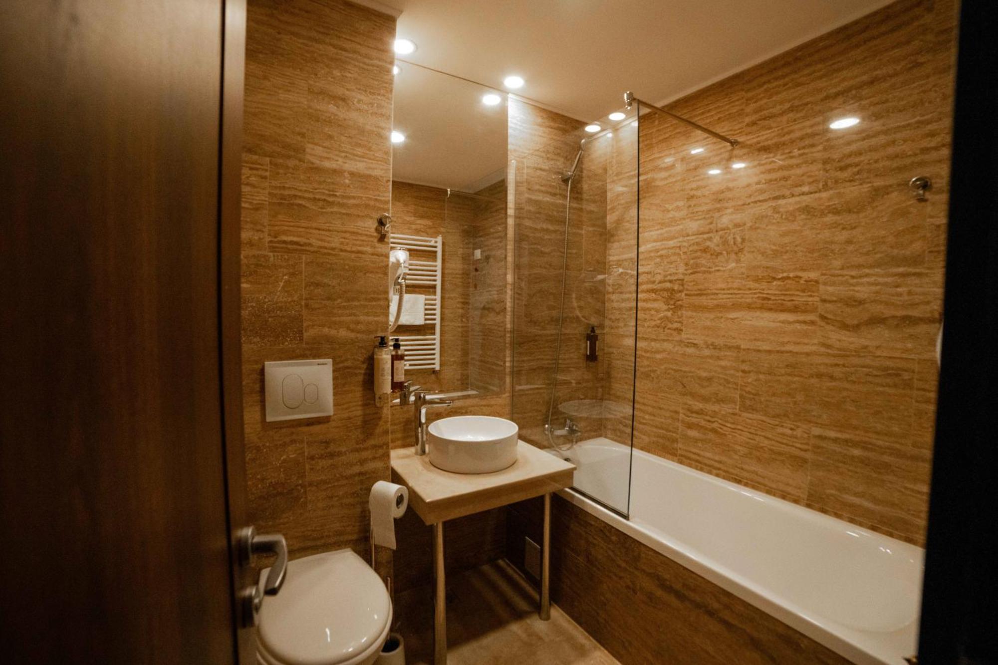 Bucharest Airport Accomodation Aparthotel Otopeni Ngoại thất bức ảnh