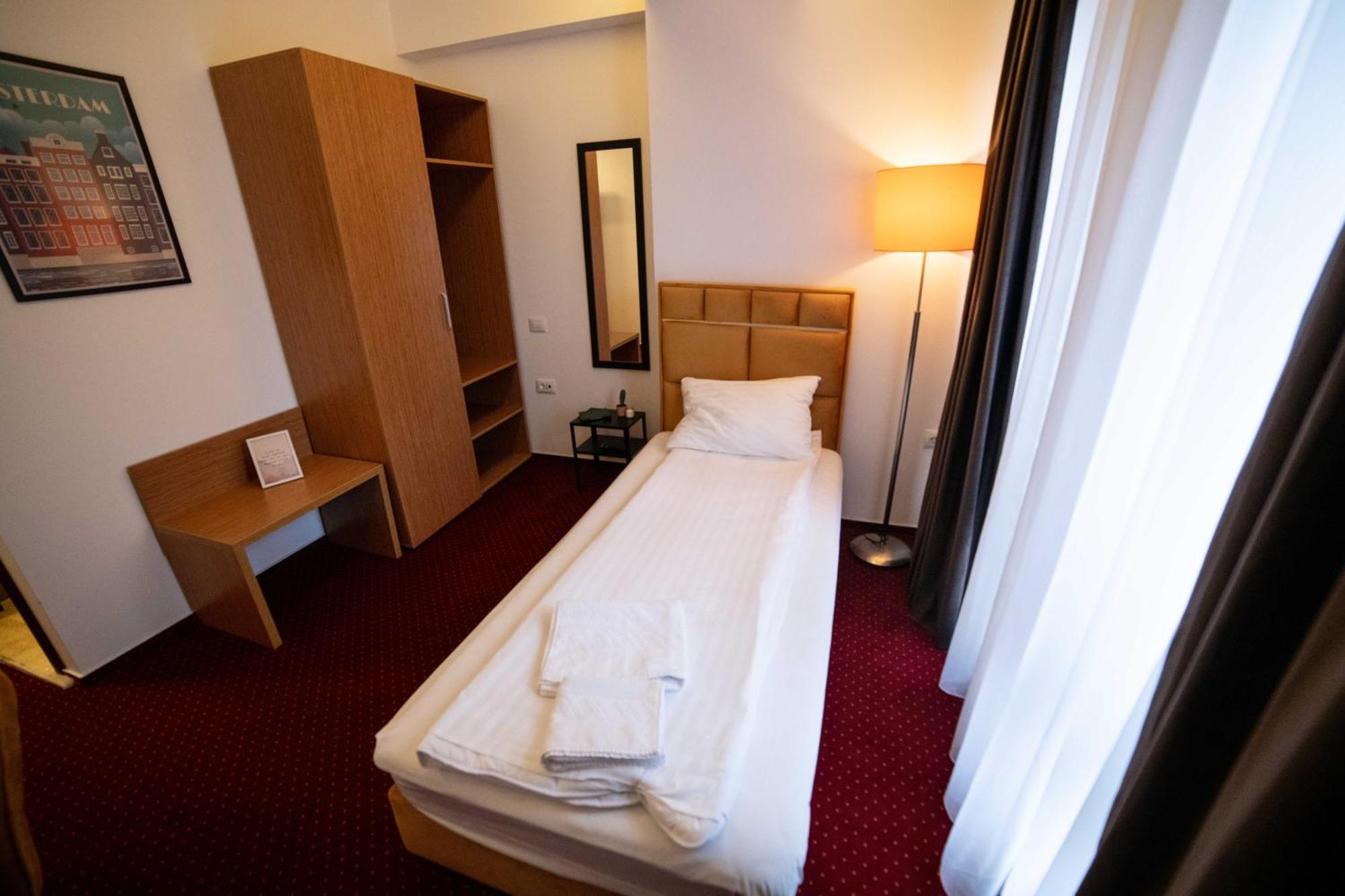 Bucharest Airport Accomodation Aparthotel Otopeni Ngoại thất bức ảnh