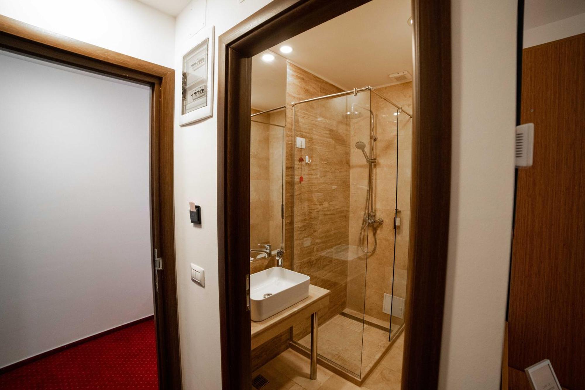 Bucharest Airport Accomodation Aparthotel Otopeni Ngoại thất bức ảnh
