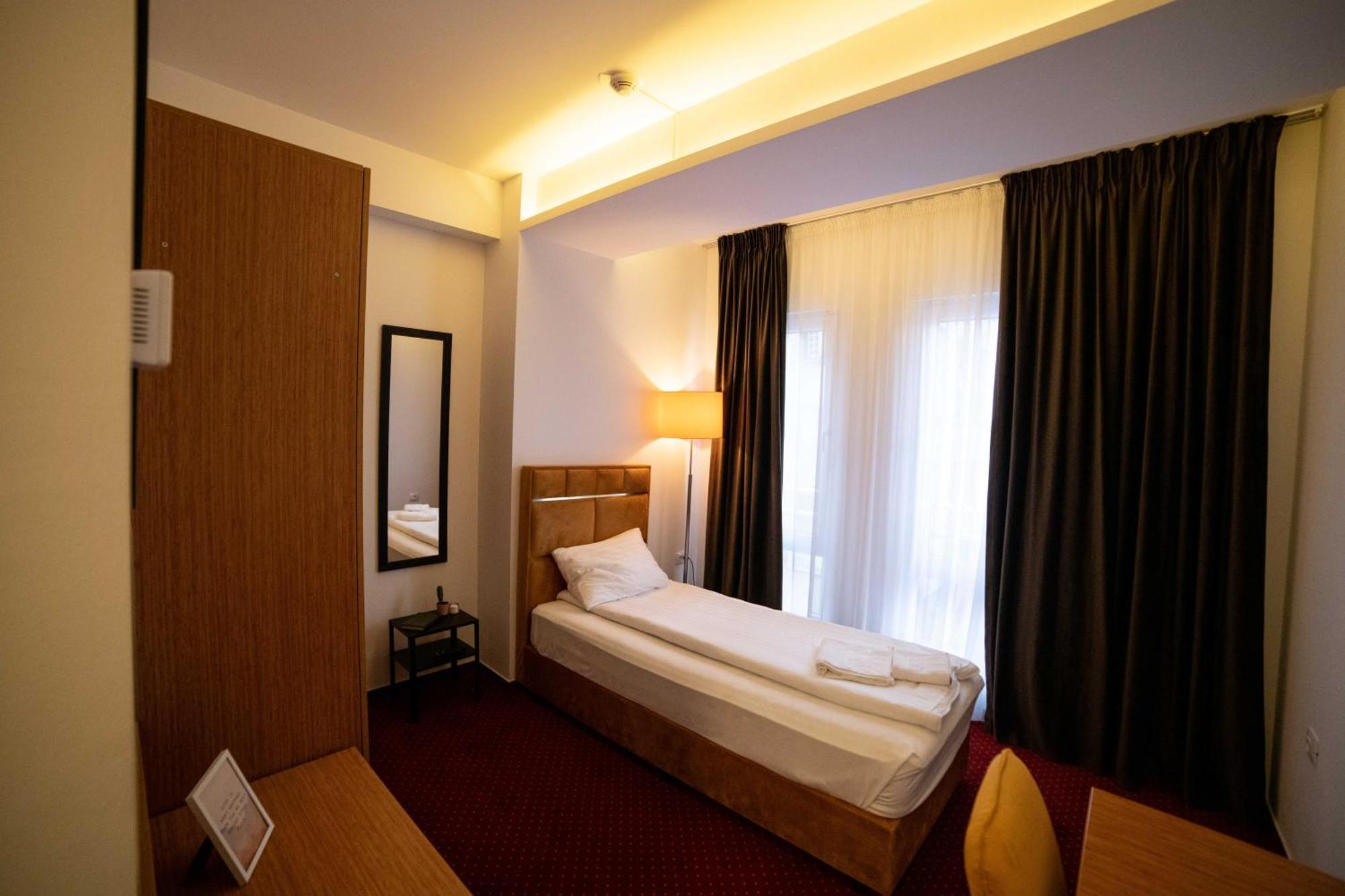 Bucharest Airport Accomodation Aparthotel Otopeni Ngoại thất bức ảnh