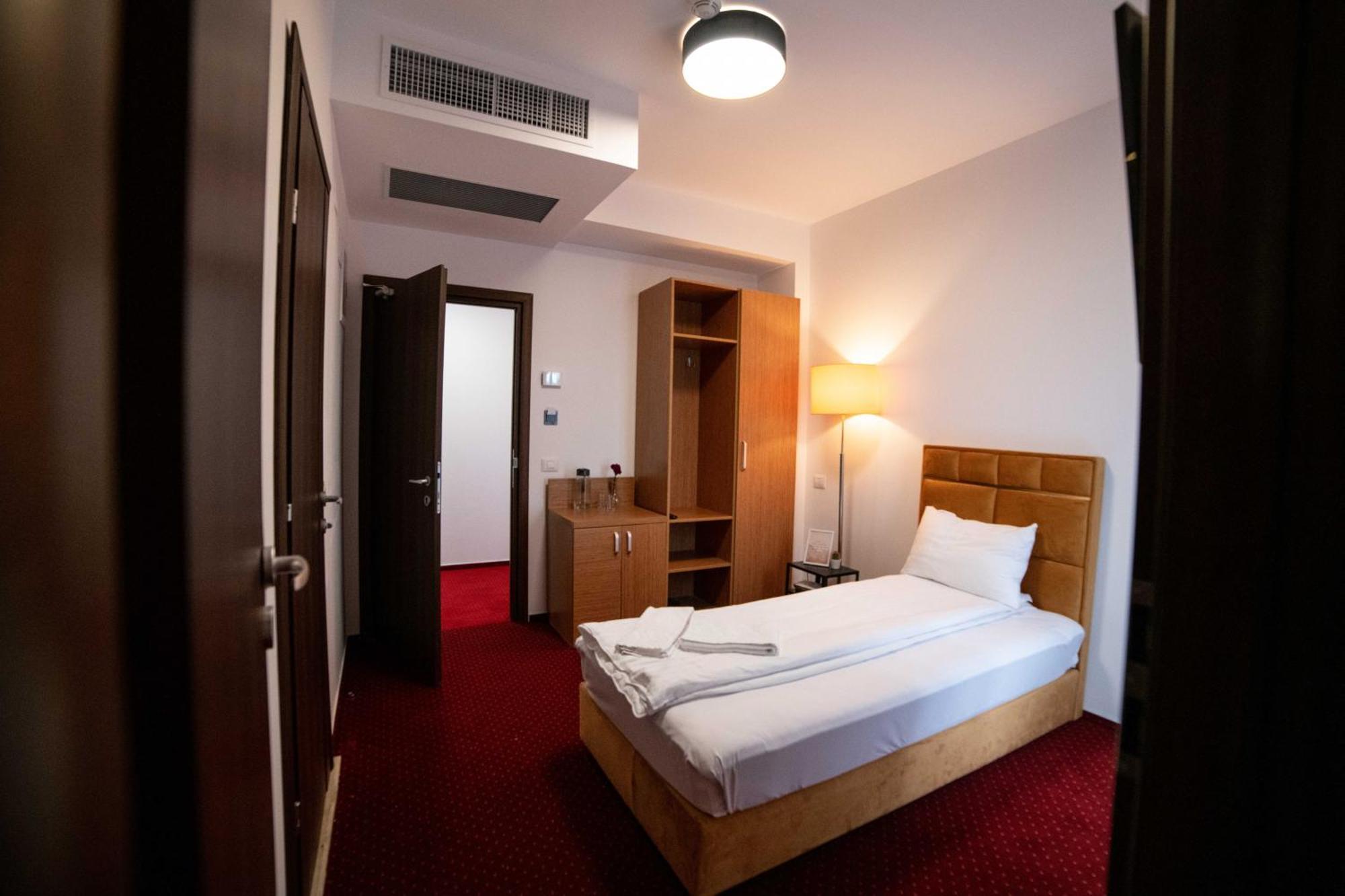 Bucharest Airport Accomodation Aparthotel Otopeni Ngoại thất bức ảnh