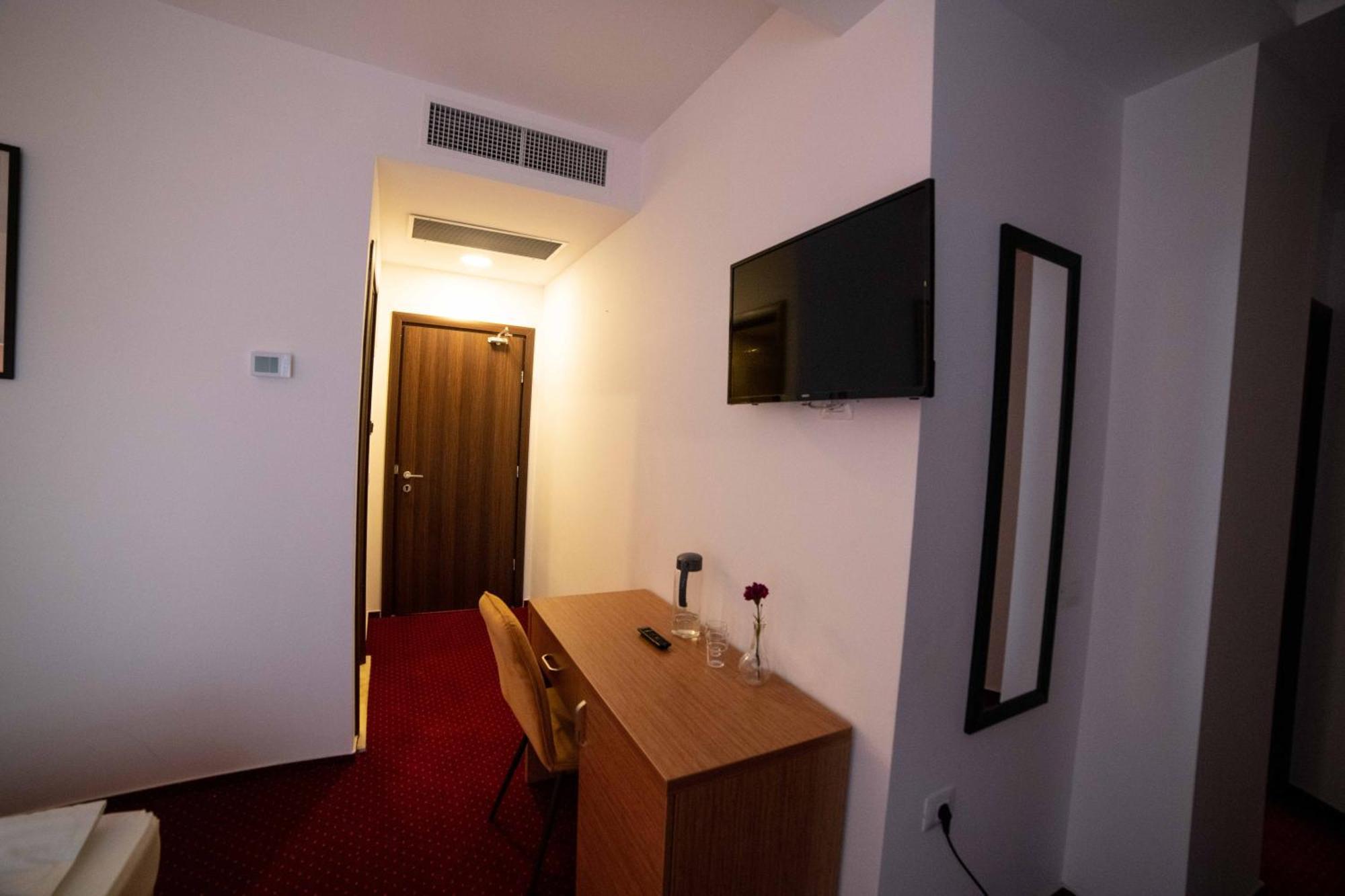 Bucharest Airport Accomodation Aparthotel Otopeni Ngoại thất bức ảnh