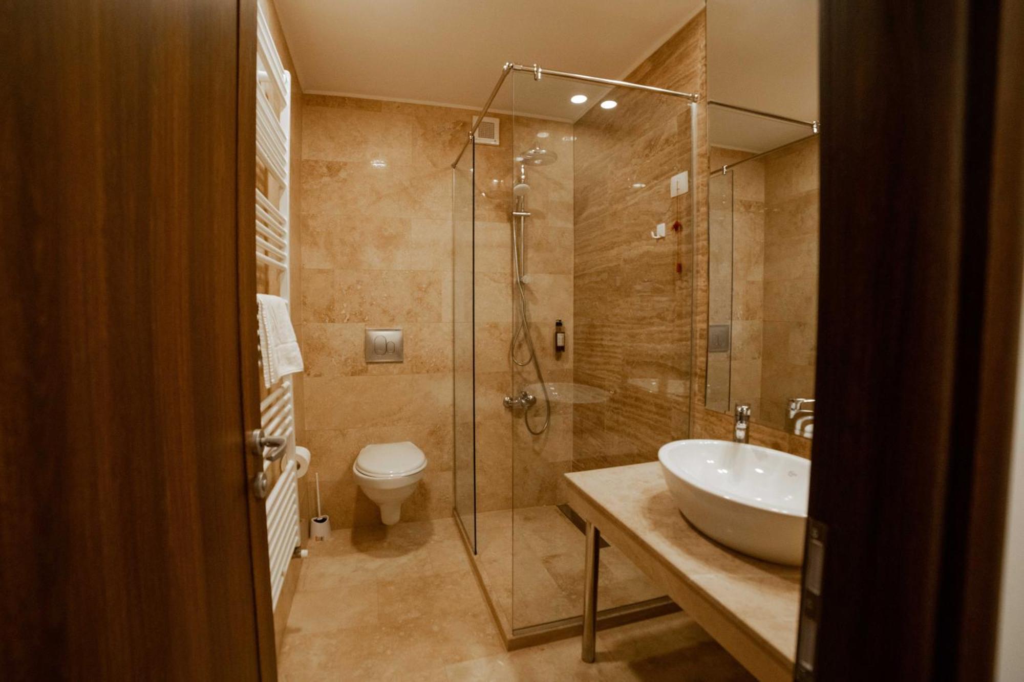 Bucharest Airport Accomodation Aparthotel Otopeni Ngoại thất bức ảnh